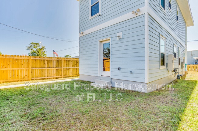 Photo - 1000 W Main St