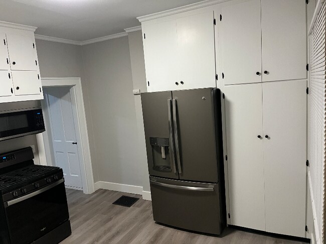 Photo - 221-223-223 S State St Unidad 221