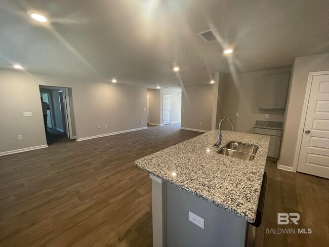 Photo - 20687 Mercury Dr Apartamento