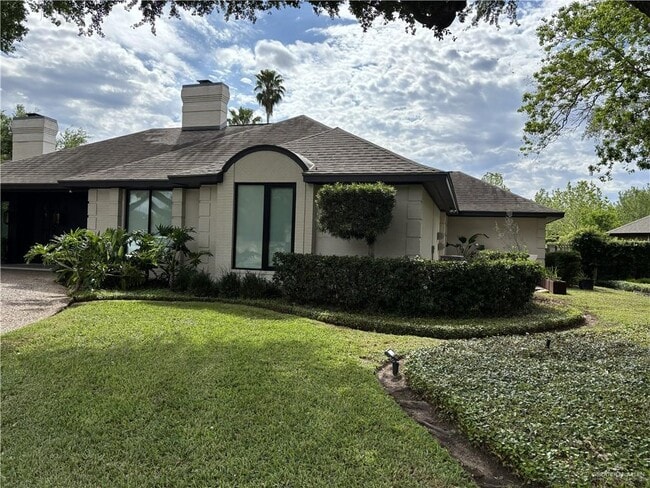 Photo - 11 SW Greenbriar Square