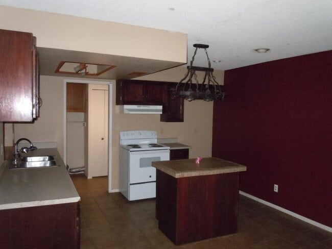 Photo - 520 E Judi Dr