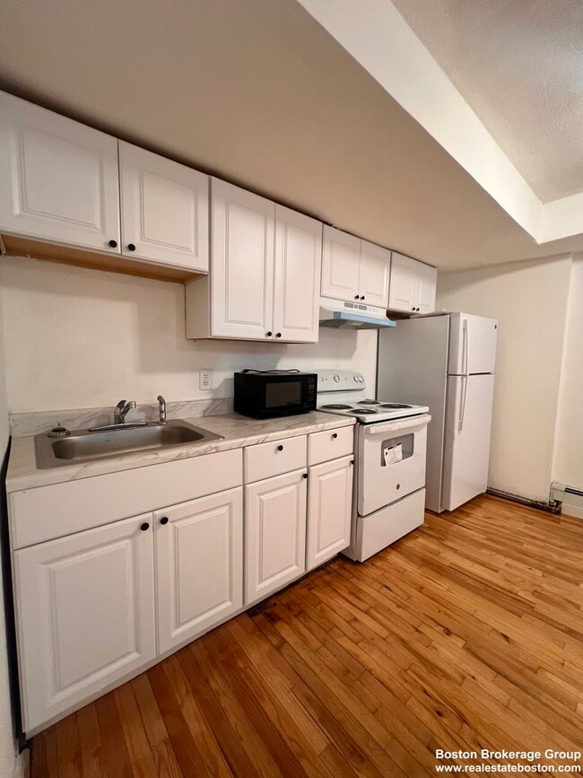 Building Photo - 15 Park Vale Ave Unit 3B