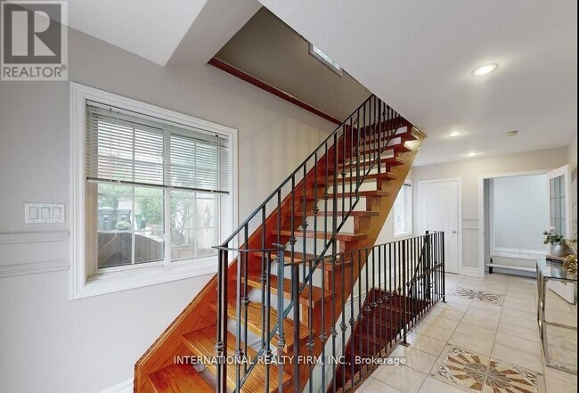 Photo - 6 English St