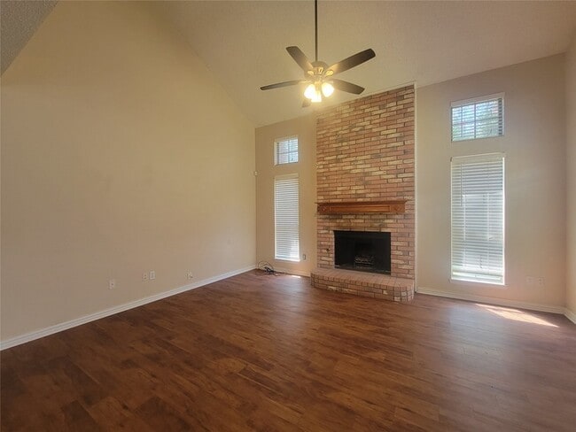Photo - 912 Haverstraw Pl