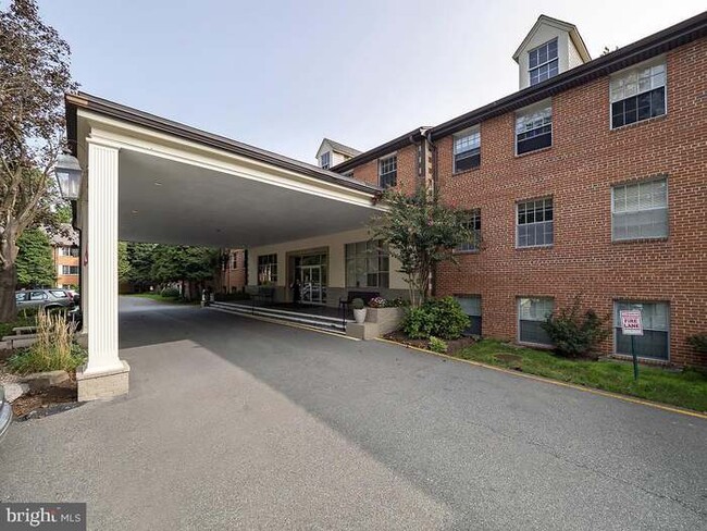 Photo - 5301 Westbard Cir Unit 337