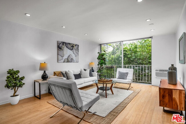 Building Photo - 11645 Montana Ave Unit 216 Rental