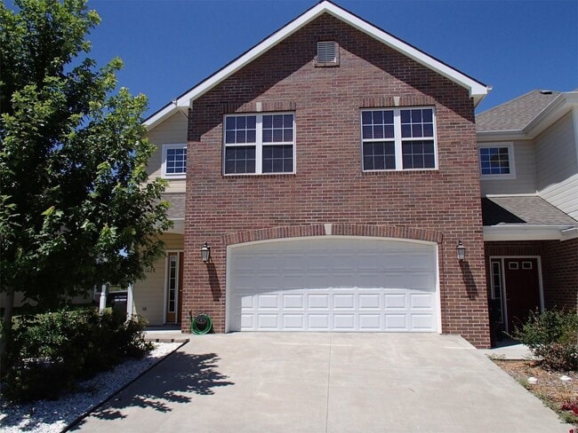 Building Photo - CLOSE TO FT. RILEY, FENCED BACKYARD!