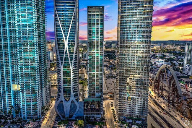 Building Photo - 1040 Biscayne Blvd Unit 3802 Rental