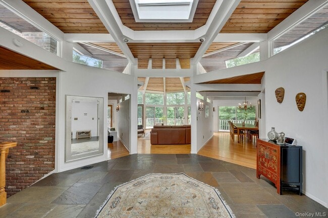 Photo - 107 Holly Pl