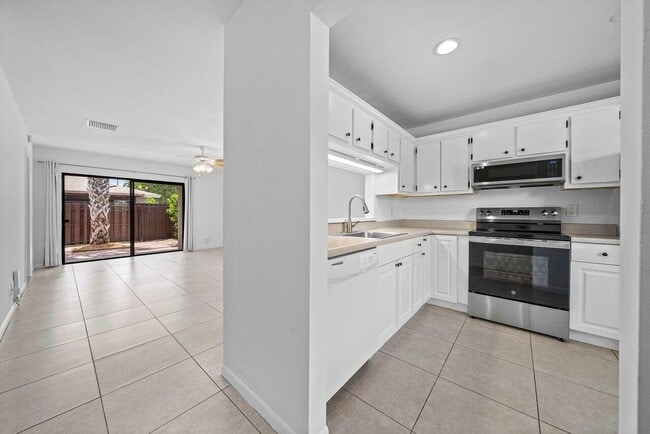 Photo - 16422 Straw Way