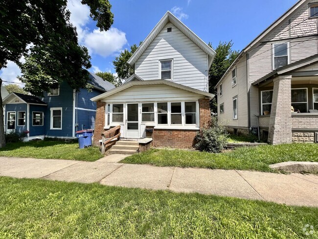 Building Photo - Three Bedroom Home in Northeast Grand Rapids