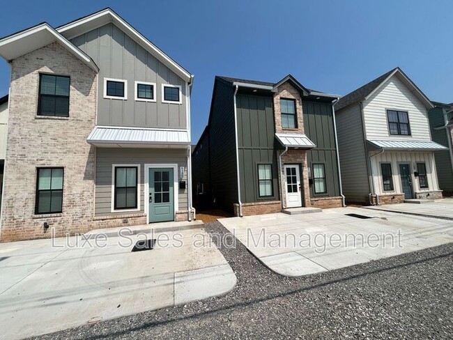 Photo - 618 W 2nd St