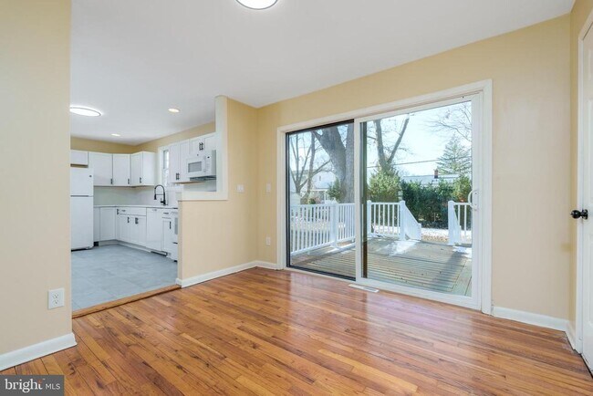 Photo - 344 Nimitz Rd