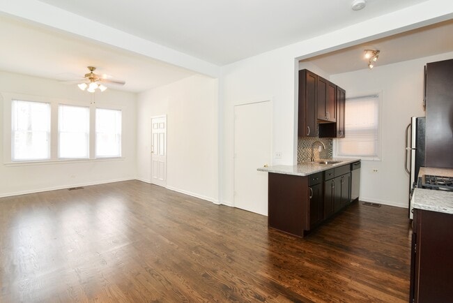 Photo - 725 N Throop St Unit 1