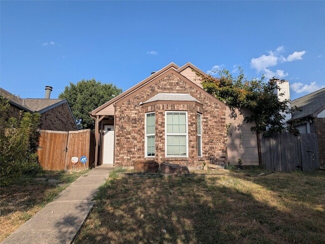 Photo - 323 Teakwood Ln