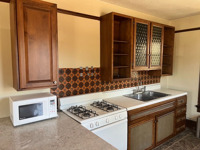 Building Photo - Charming, Vintage, Downtown Apartment Unit #2