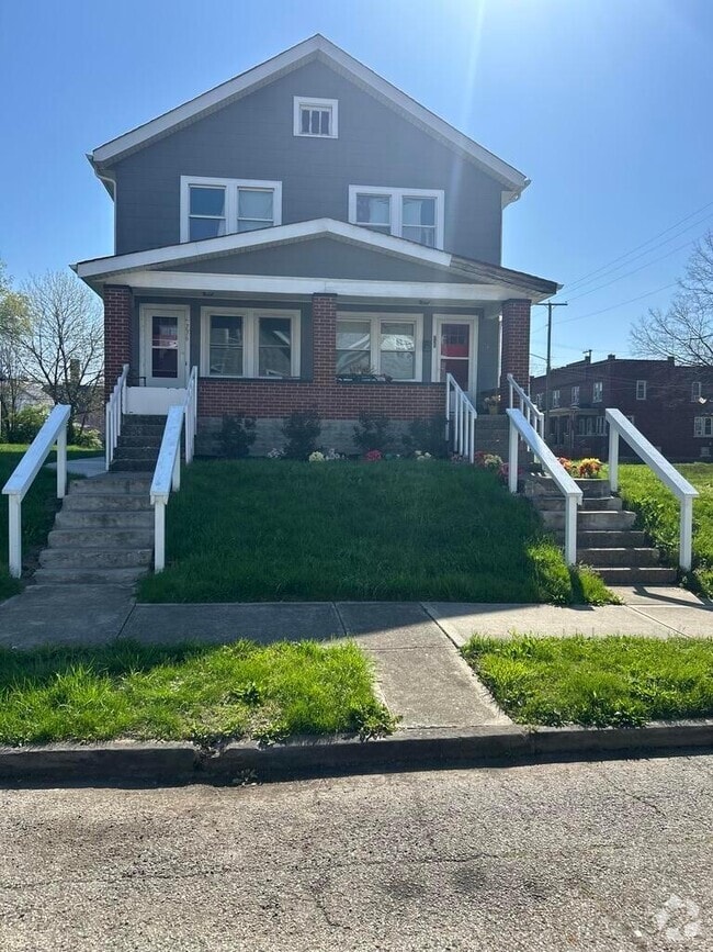 Building Photo - 736 Seymour Ave Rental