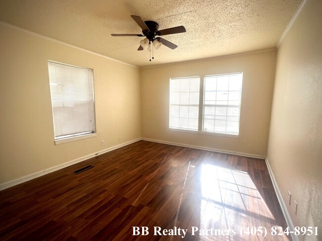 Photo - 6721 E 5th St