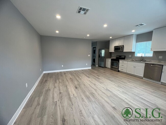 Photo - 11516 Kelowna St Unit 11516 (Back House)