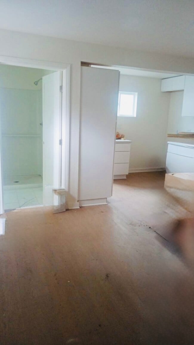 Photo - 690 W 8th St