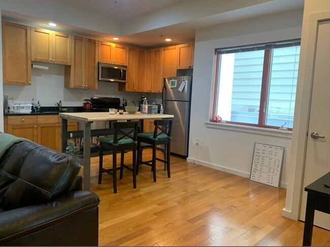 Building Photo - 2 Beech St Unit 301
