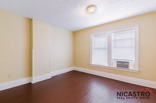 Photo - 252 E Lane Ave