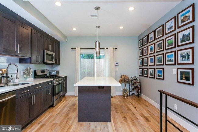 Photo - 2233 Latona St