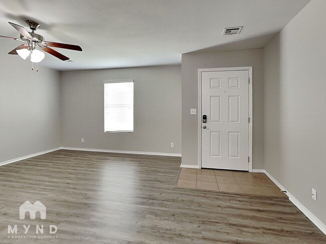 Photo - 3401 E Gillette St