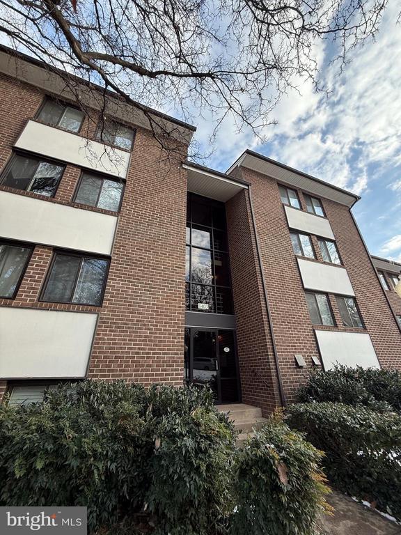 Building Photo - 1403 Northgate Square Unit 12B Rental