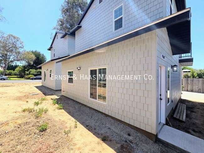 Building Photo - 4169 Country Club Dr