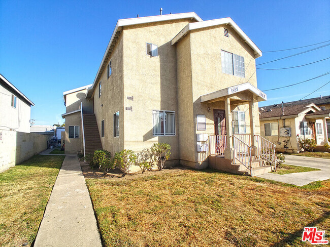 Building Photo - 1555 W 204th St Unit 1555 1/2 Rental