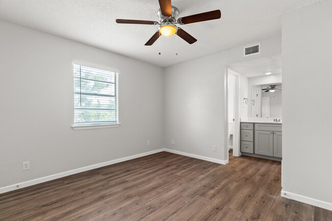 Photo - 401 Root Ave