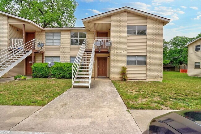 Building Photo - 714 Martindale Rd