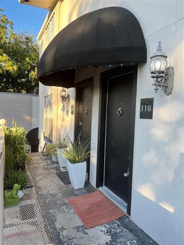 Building Photo - 4425 Travis St Unit 116