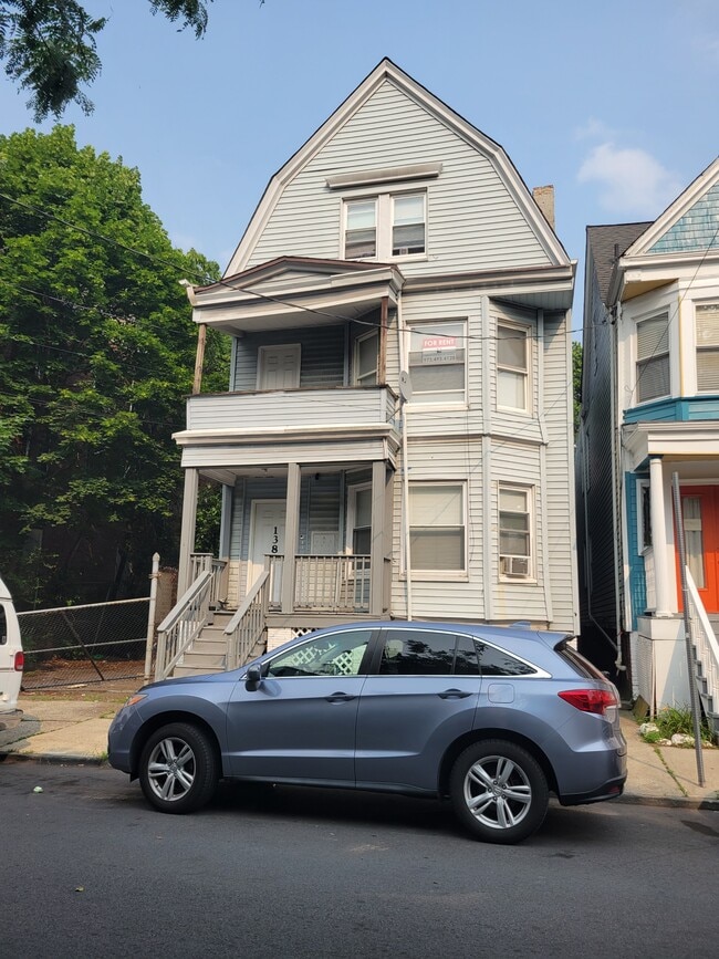 Building Photo - 138 S 10th St Unit 1