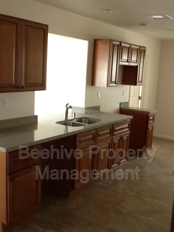 Photo - 5827 Colby St