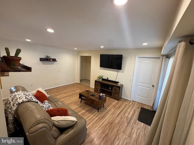 Building Photo - 20220 Shipley Terrace Unit 8- C- 10