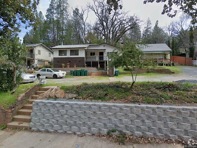 Building Photo - Nice 2+ Bed / 1 Bath Duplex in Placerville Rental