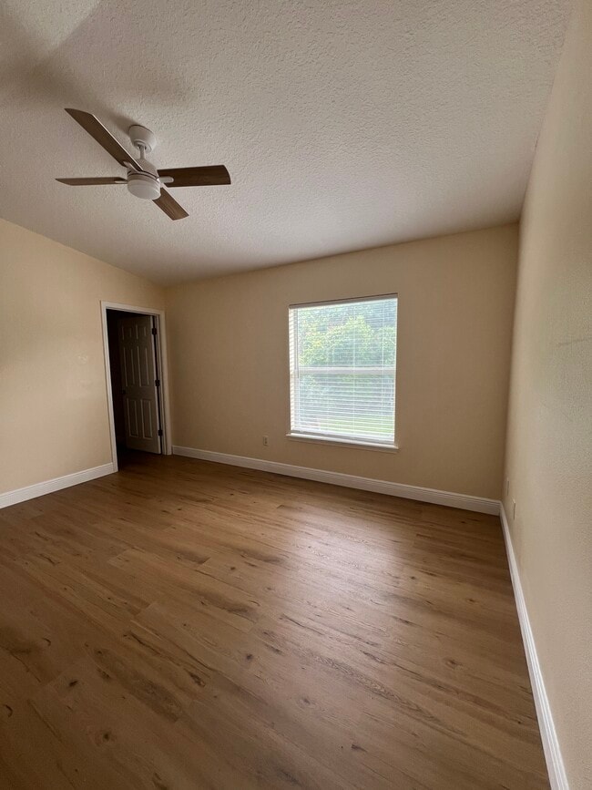 main bdrm - 5908 Brice Ct