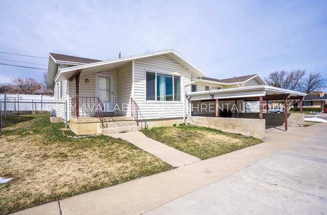 Building Photo - 742 E 200 N