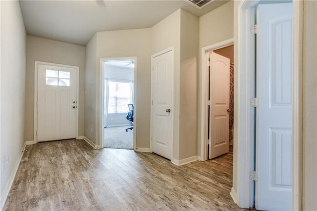 Photo - 1072 Gaelic Dr