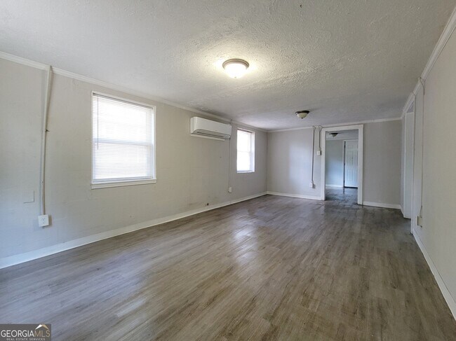 Photo - 238 W Oak St