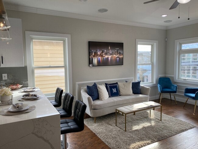 Building Photo - 586 Liberty Ave