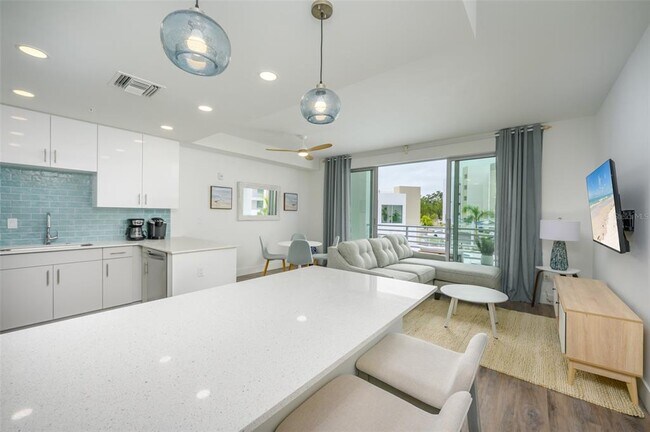 Photo - 1703 N Tamiami Trail Unit 207