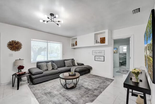 Photo - 2001 Washington St