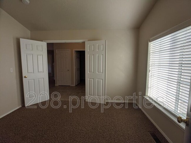 Photo - 611 N Kayden Way