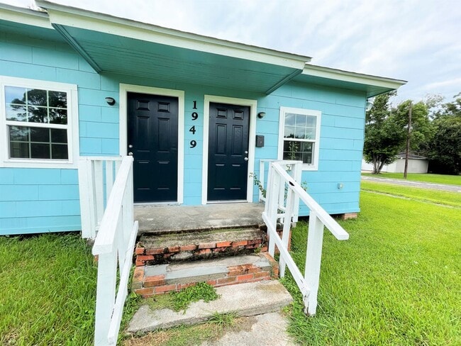 Building Photo - 1949-1949 8th St