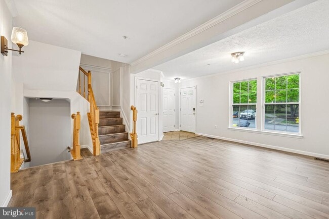 Building Photo - 8727 Thornbrook Dr