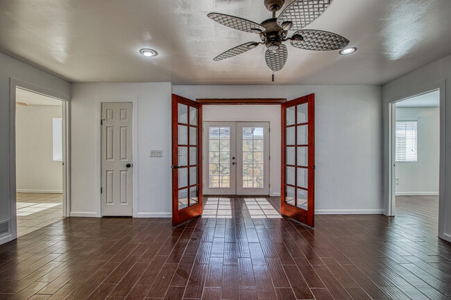 Photo - 8613 Kingsway Dr