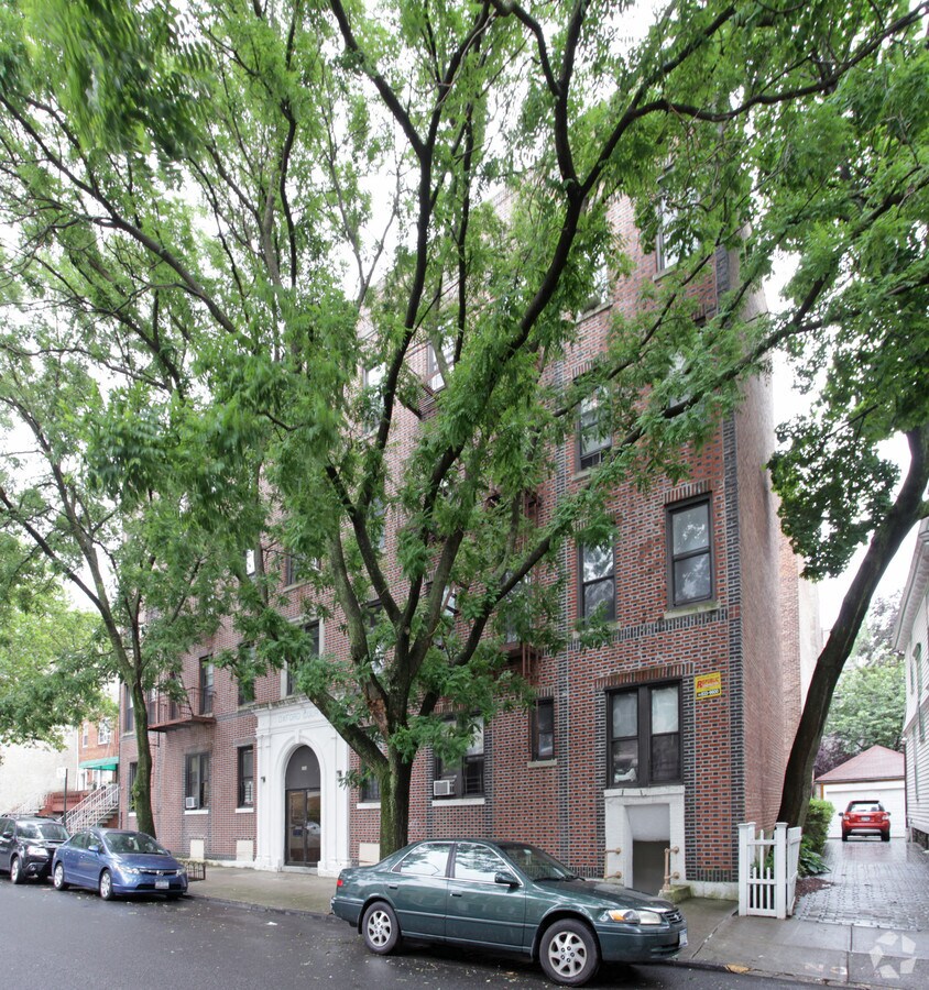 Photo - Oxford Court